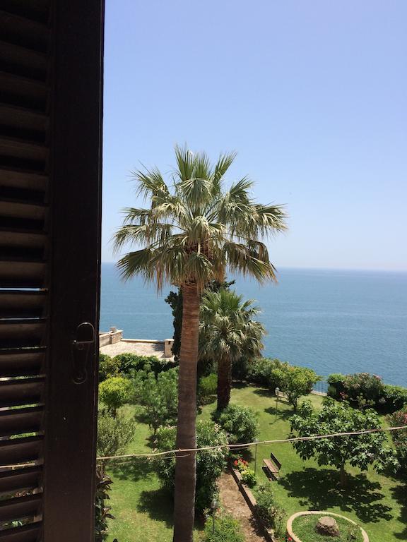 Guarinelli 88 Bed & Breakfast Gaeta Ruang foto